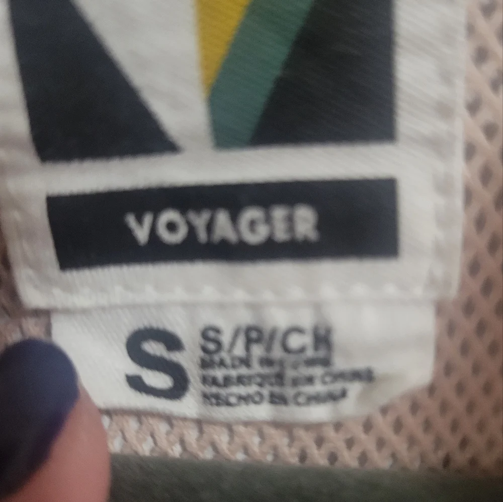 Voyager hoodie jacket feels like windbreaker material size small
